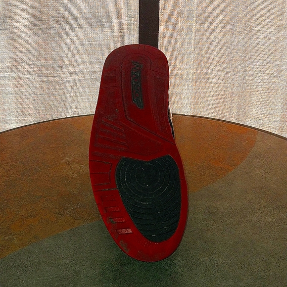 Red and black trainers - Picture 4 of 4